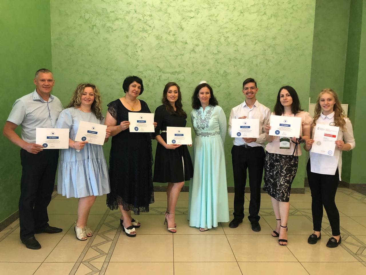 Вручение сертификатов о прохождении дополнительной общеразвивающей программы Татарский язык. Начальный уровень КФУ